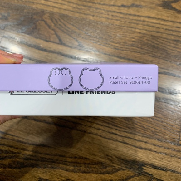 New Le Creuset x Line Friends Small Choco and Pangyo Plates Set of 2 - Picture 6 of 10